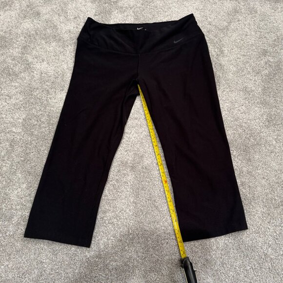 Women's Medium Nike Dri-Fit Capri Leggings, Black - Picture 3 of 4